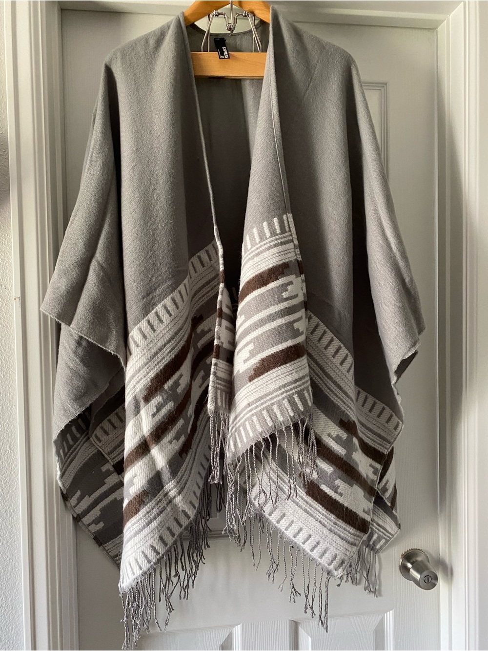 Express wrap shawl poncho - one size (M-Plus size) fringe detail gray and white - Picture 2 of 6